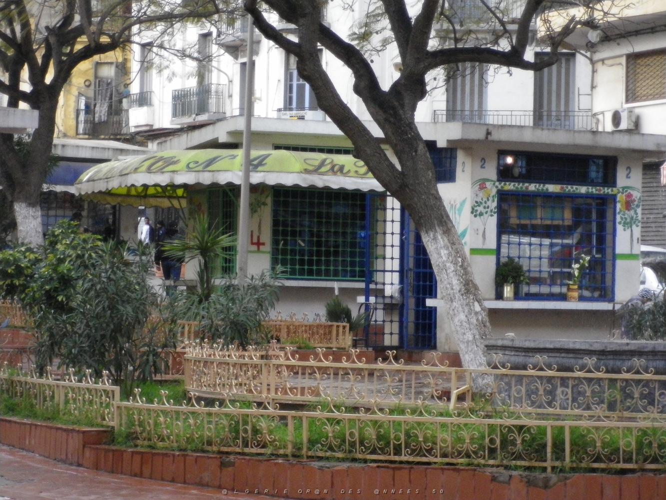 524 toujours la place hoche.JPG